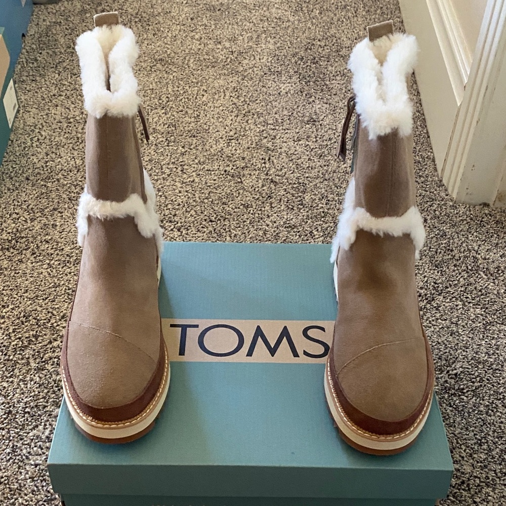 TOMS Makenna Women's Water Resistant Boots with White Fur, “taupe grey”.